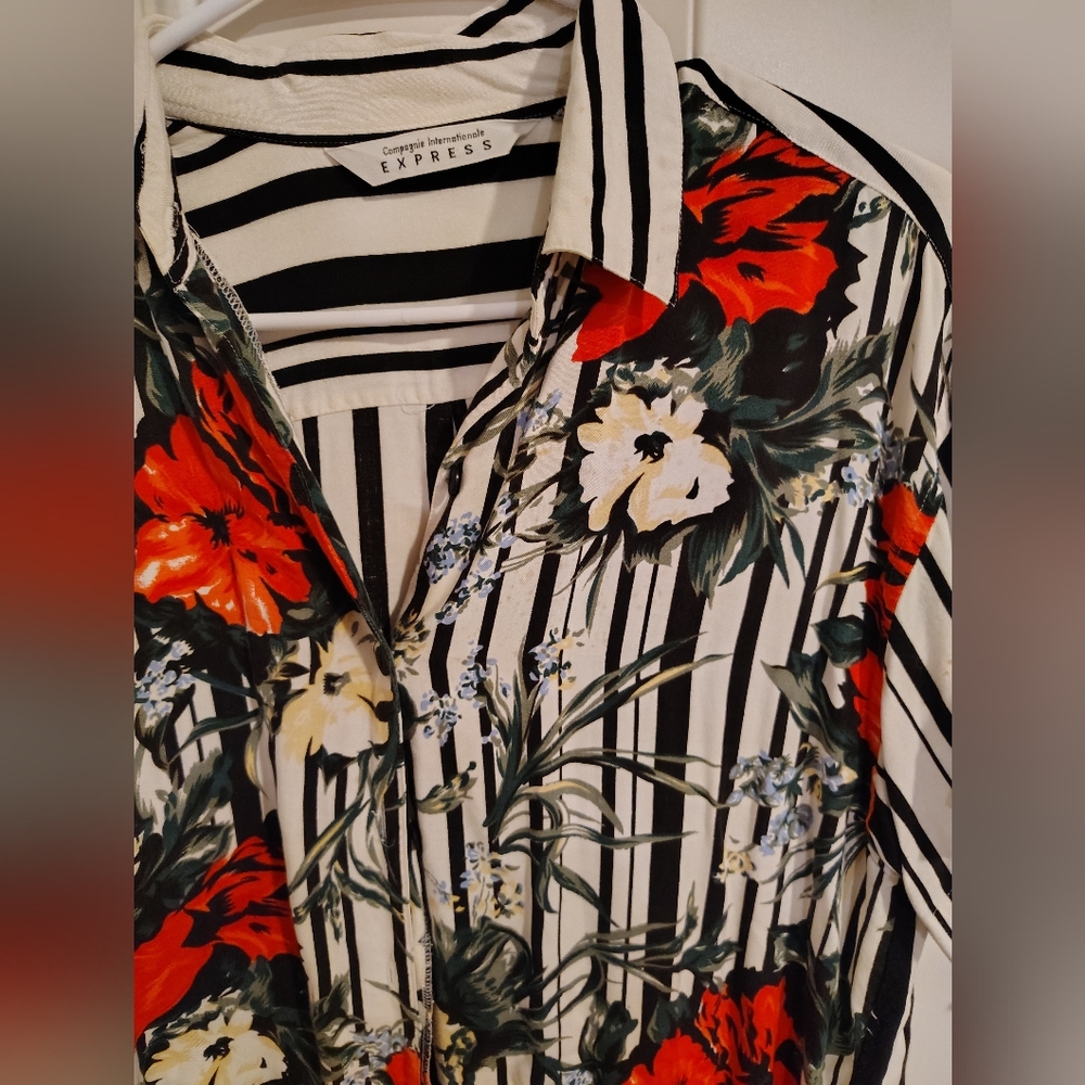 VINTAGE Express Size Small, Floral Red & Black Striped Button Down See Pics - Picture 7 of 9